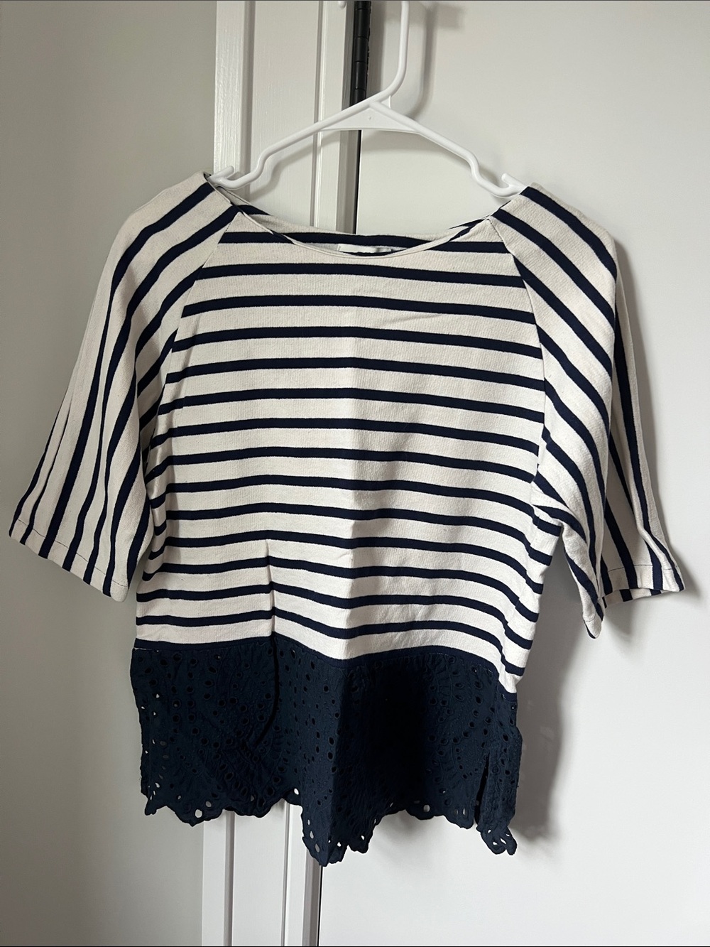 Vineyard Vines Made in Italy Navy & White Striped Top with Navy Eyelet Hem